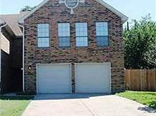 1203 W Hudgins St, Grapevine, TX 76051