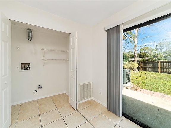 4th image of 2990 Embassy Ct