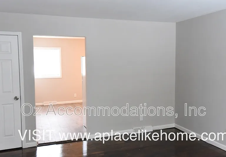 1109 S Appleton Ave — Photo 1