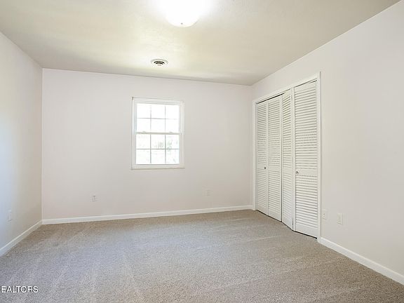 4th image of 214 Meadow Ln