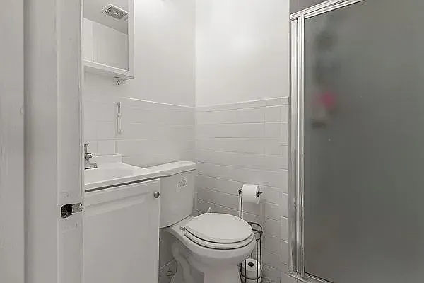 Bathroom, photo 2
