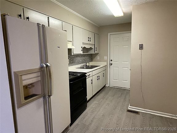 4th image of 4956 Fieldcrest Dr #B