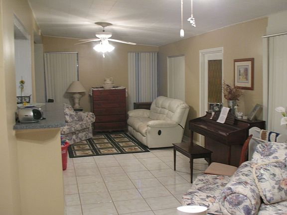4th image of 409 Courtney Dr