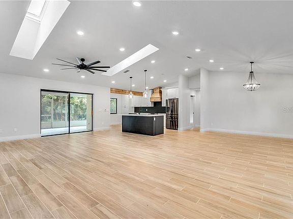 5th image of 365 Woodstead Cir