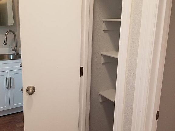 Pantry/linen