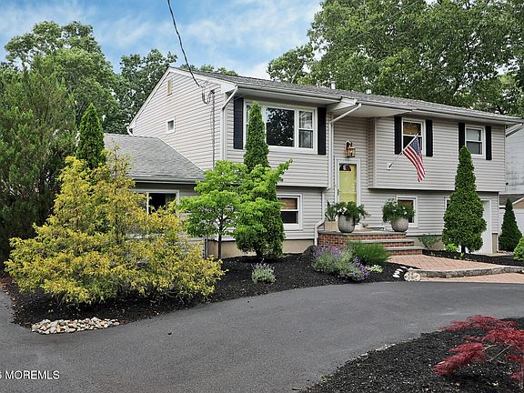 3rd image of 76 Maine Street