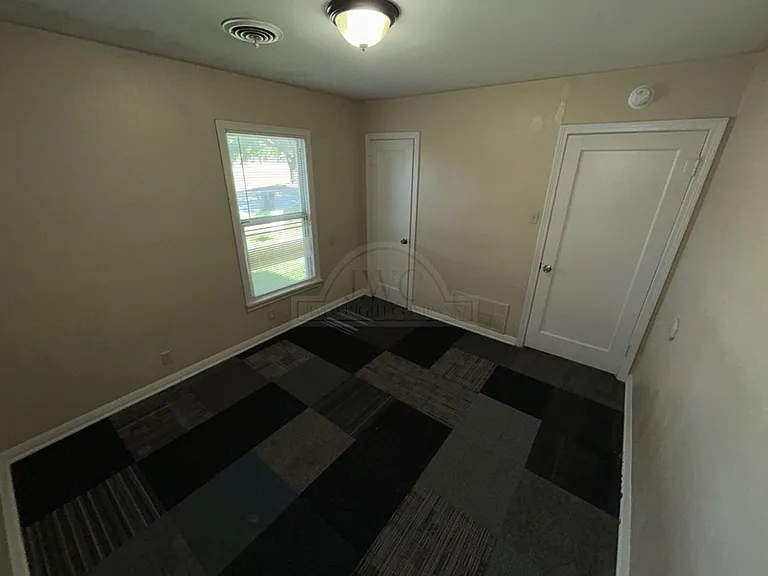 1102 Stewart St — Photo 13