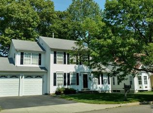 8 Acorn Ln, Milford, CT 06461