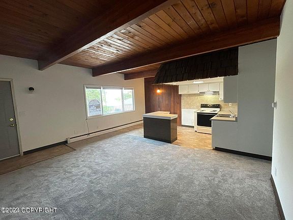 3rd image of 812 W 29th Pl #12