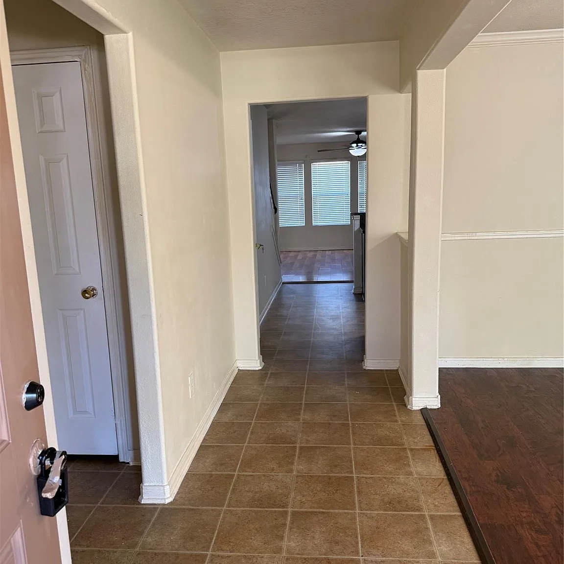 4 bed, 2.5 bath, 3204 sqft, $2,000 — Photo 3