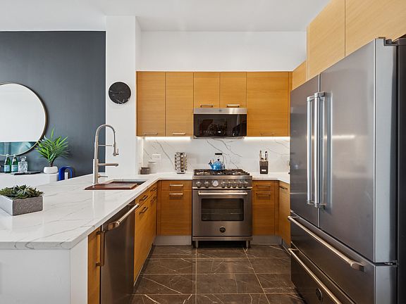 4th image of 500 W Superior St Unit 1308