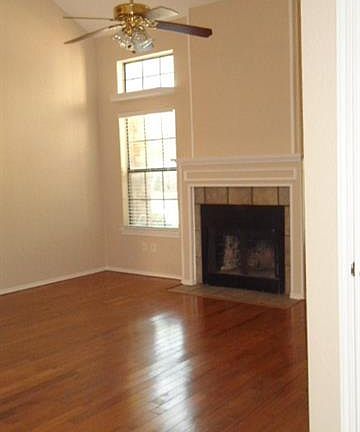 3rd image of 815 Binbrook Dr