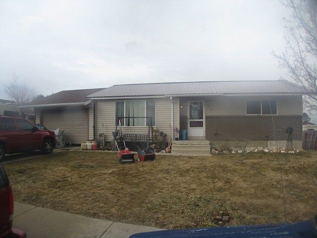 2nd image of 310 W Belaire Cir