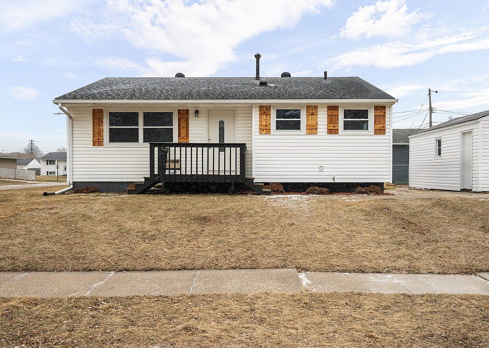 1st image of 392 33rd Avenue Ct