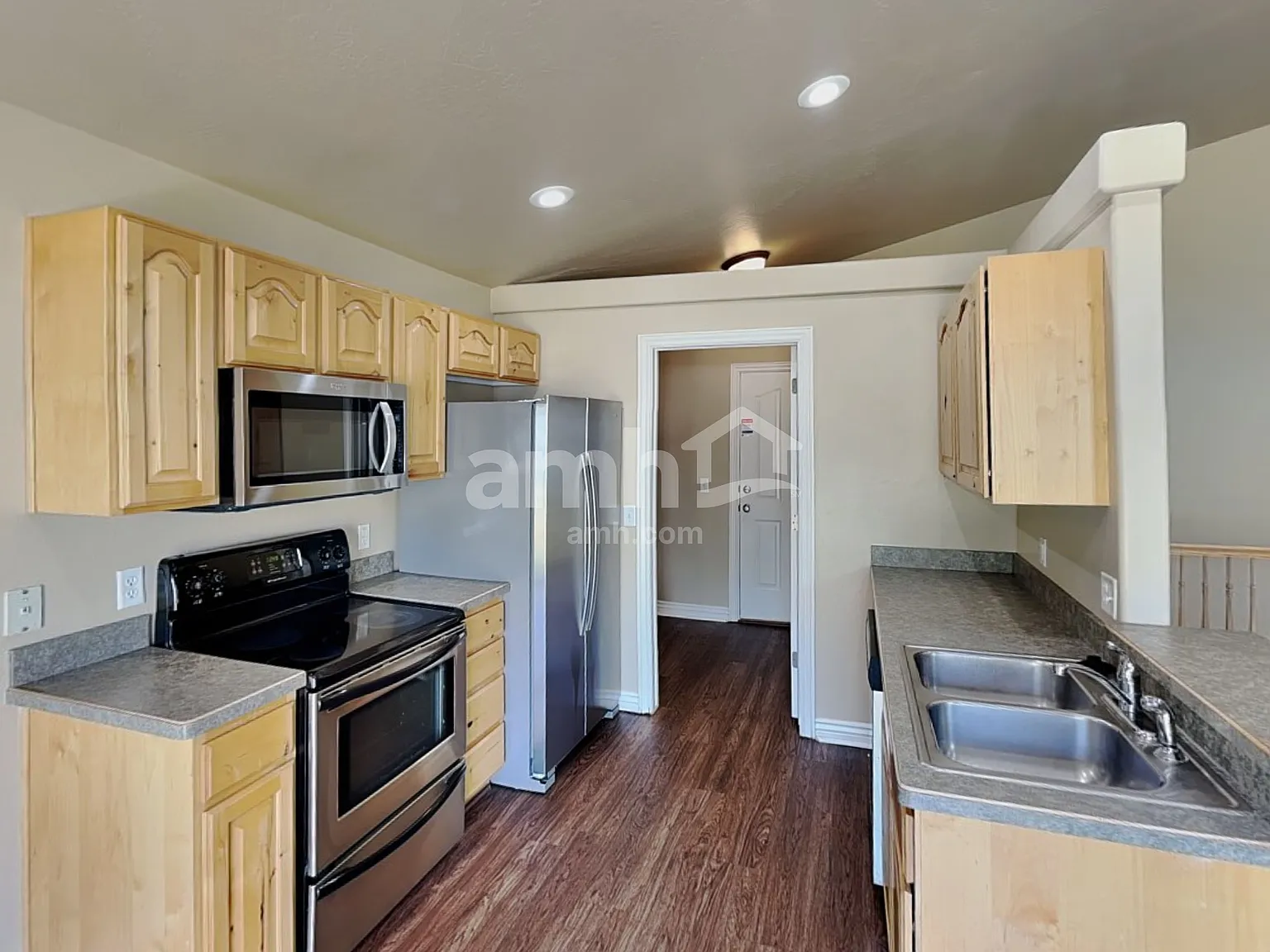 5 bed, 3.0 bath, 2443 sqft, $2,615 — Photo 3