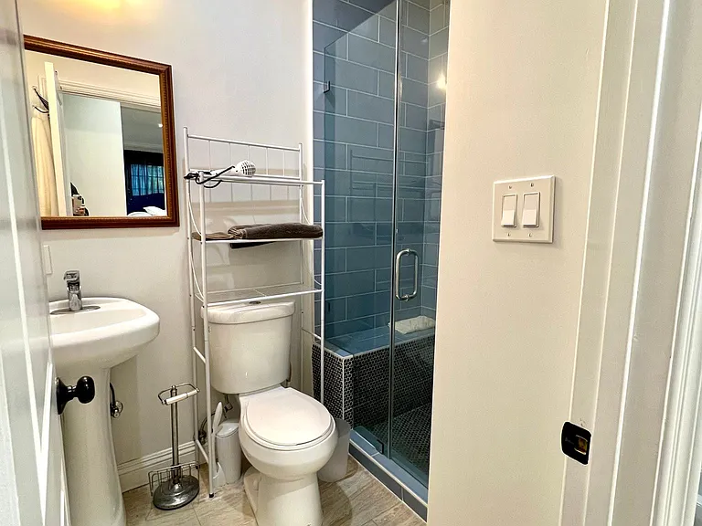 226 S Lasky Dr — Photo 3