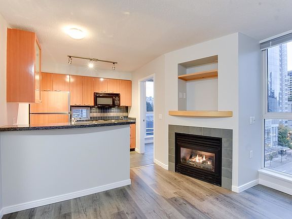 4th image of 1068 Hornby St #1005