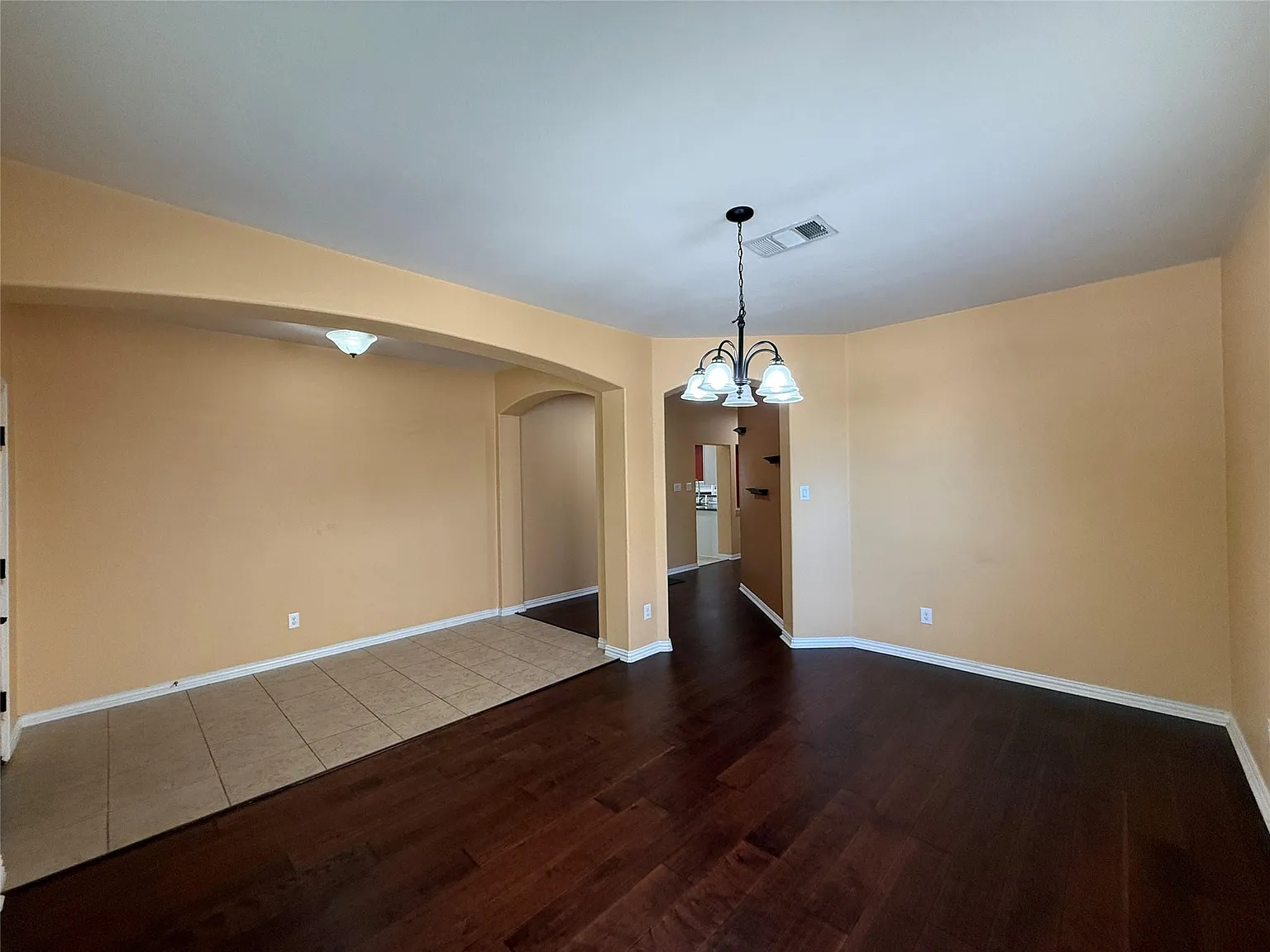 5 bed, 2.5 bath, 3348 sqft, $2,850 — Photo 4
