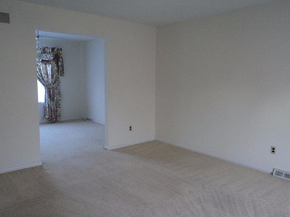 3rd image of 3511 Hopkins Dr