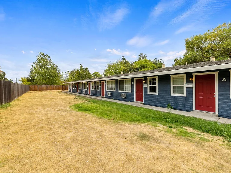 2720 Forrest St #B — Photo 3