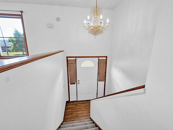 2nd image of 103 W Walnut St