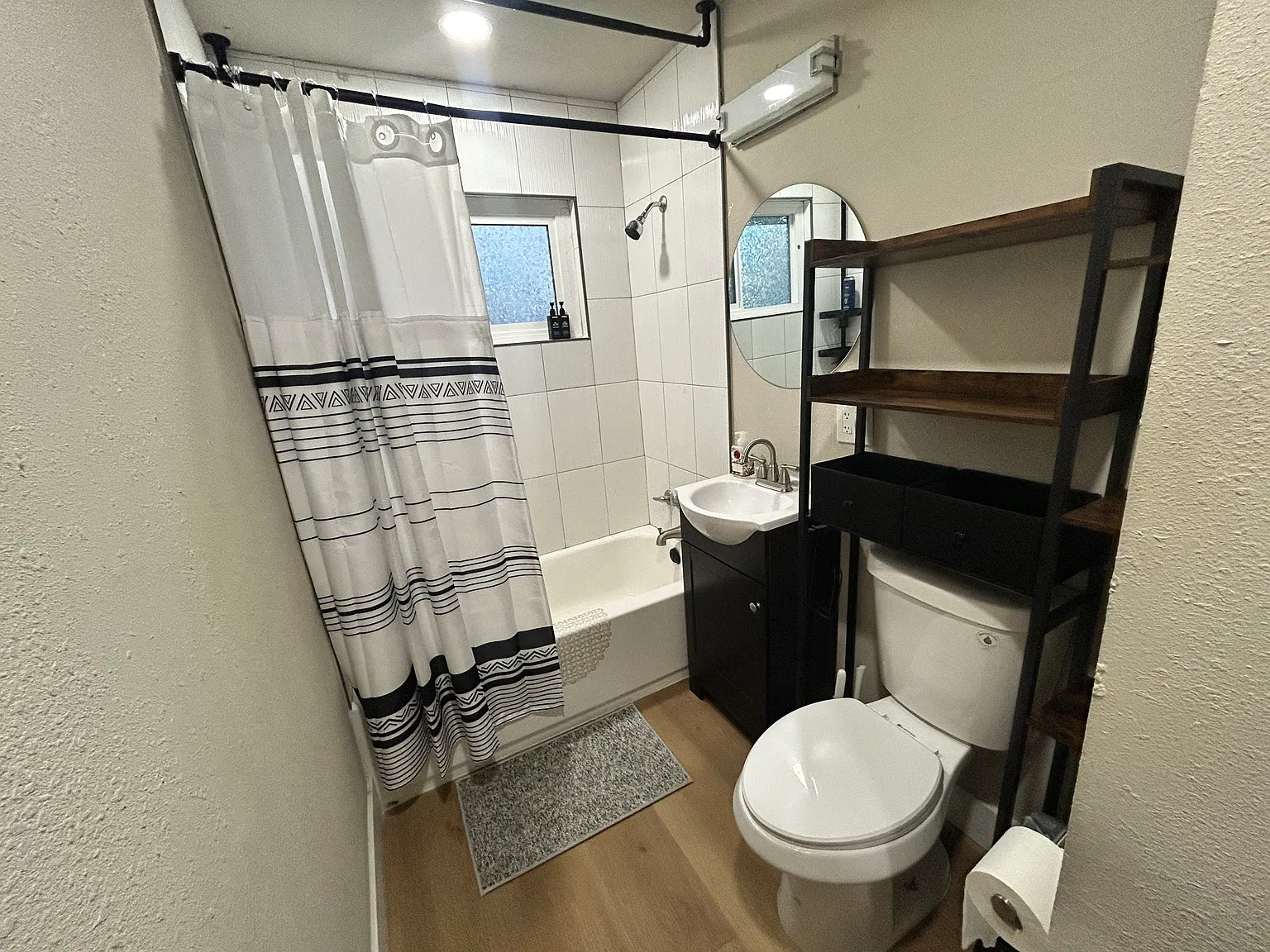 1 bed, $1,200 — Photo 4