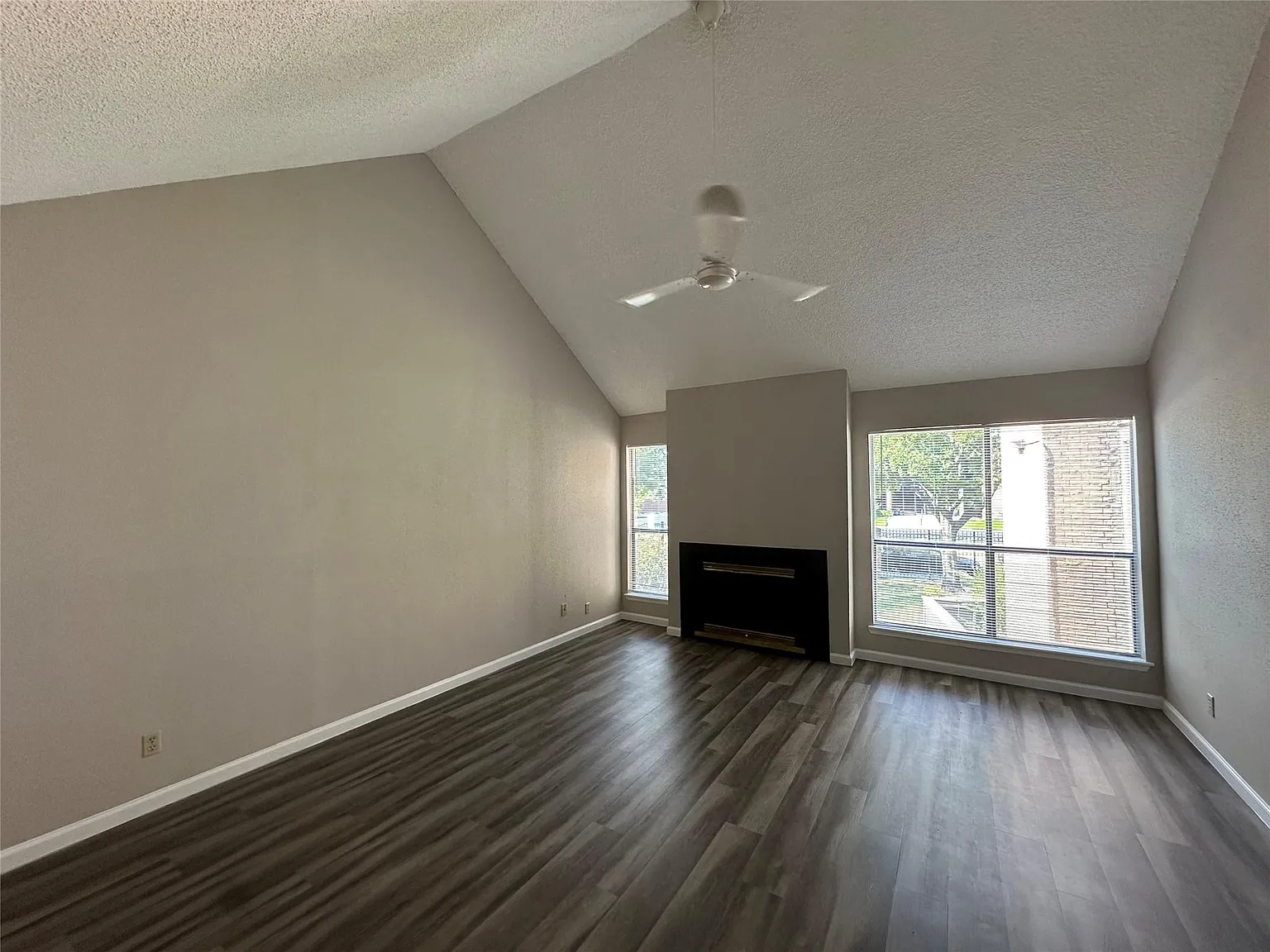 2 bed, 2.0 bath, 1191 sqft, $1,600 — Photo 4