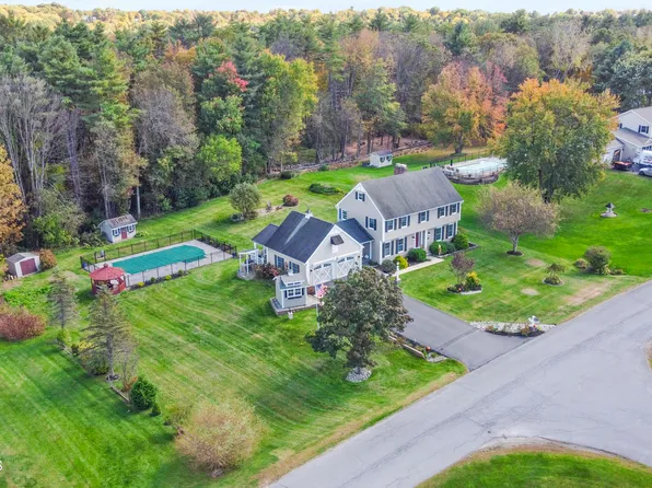 11 Stonehurst Drive, Queensbury, NY 12804