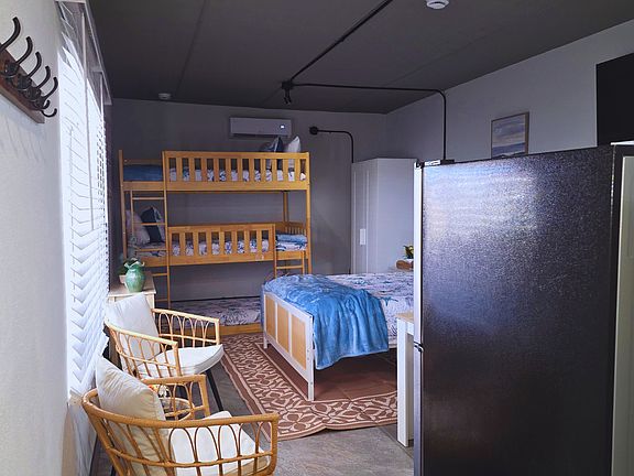 Relax by the coast in a fully equipped studio with queen bed and kitchen.