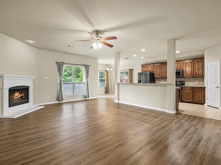 1409 Hidden Creek Dr — Photo 11