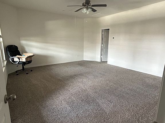 3rd image of 2422 Klamath Dr