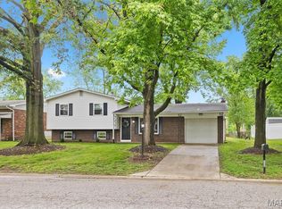 125 Chateau Dr, Fairview Heights, IL 62208