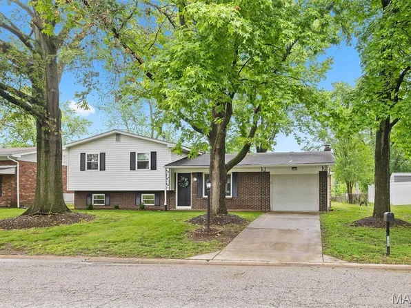 125 Chateau Dr, Fairview Heights, IL 62208