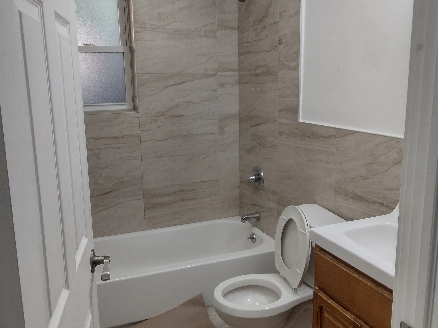 1 bed, 1000 sqft, $2,200 — Photo 3