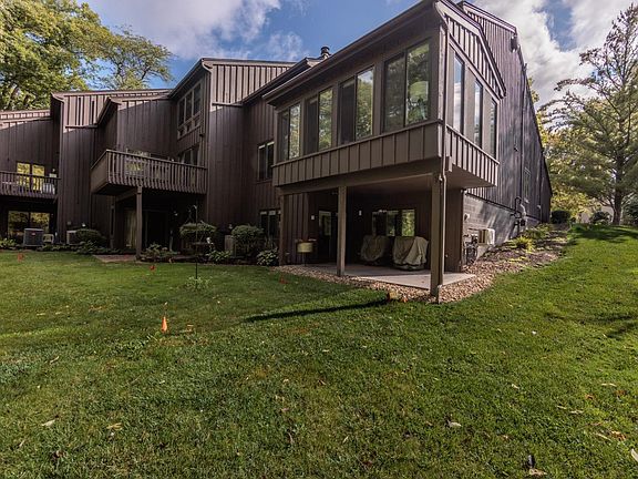 2nd image of 3925 Hilltop Dr