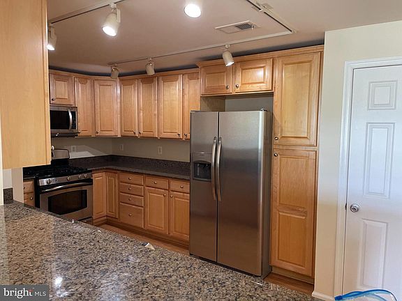 3rd image of 621 Cobblestone Cir #304