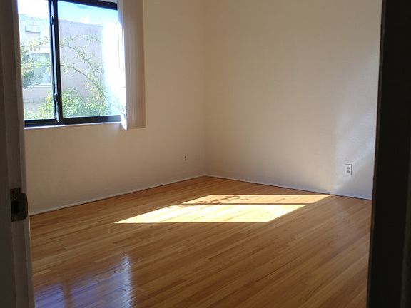 5th image of 433 Quincy St NE #433