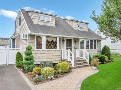62 Vincent Road, Hicksville, NY, 11801
