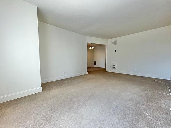 3rd image of 174 Monterey Blvd APT 1