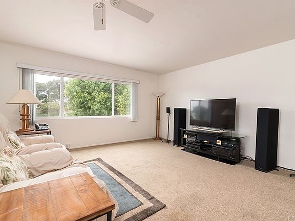 2nd image of 700 Rosecrans Ave