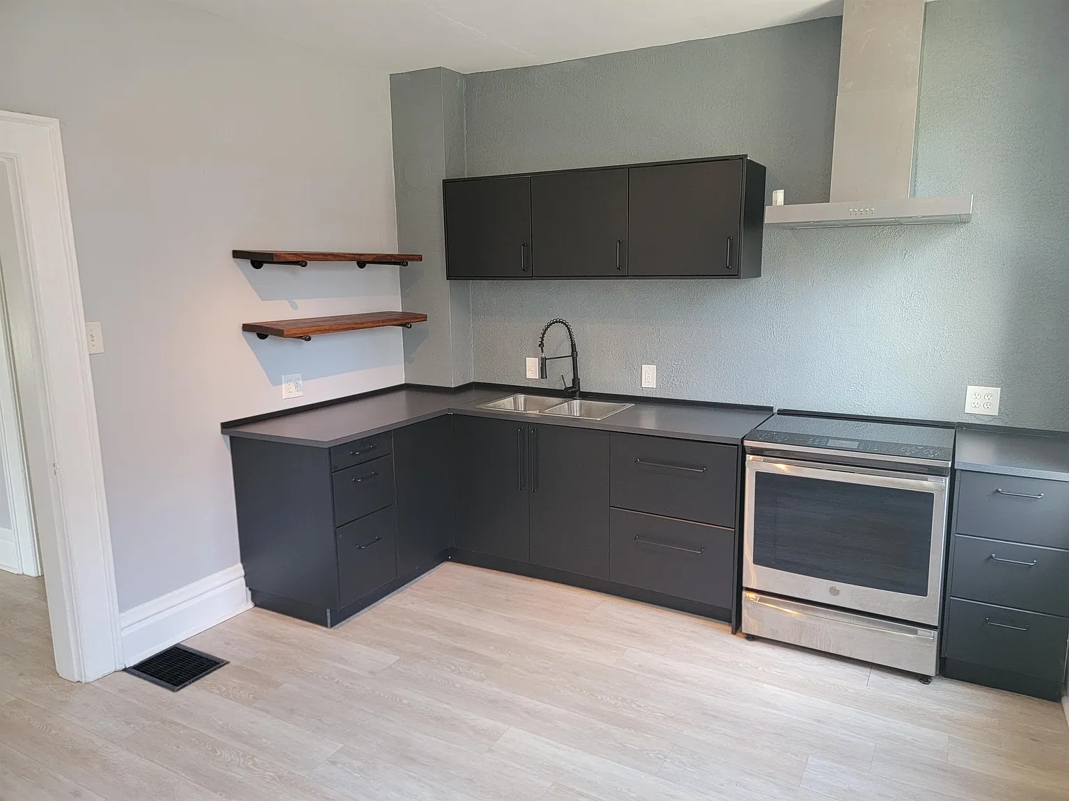 1106 E Whittier St - A — Photo 3