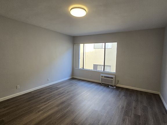 2nd image of 241 W Tujunga Ave APT N