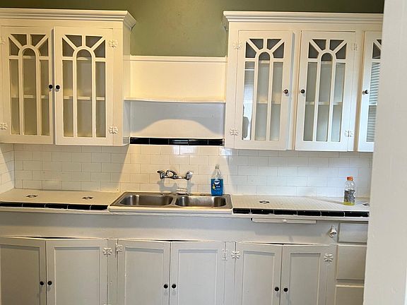 2nd image of 4023 Woodleigh St #1