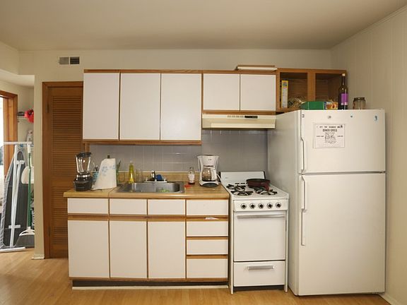 2nd image of 3907 N Ashland Ave #R2