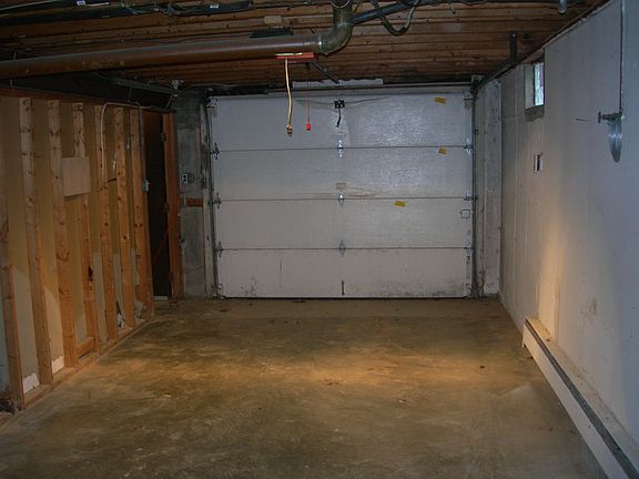 5th image of 310 Sandra Dr APT A