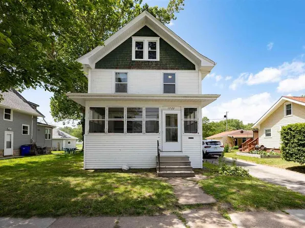 1722 Ellis Blvd NW, Cedar Rapids, IA 52405
