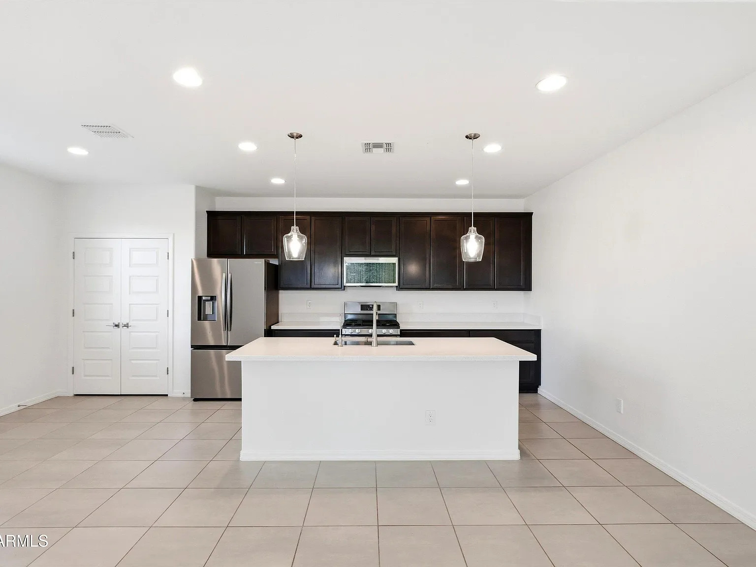 3 bed, 2.5 bath, 2124 sqft, $2,150 — Photo 2