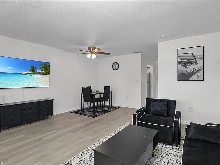 3225 E Riverside Dr — Photo 5