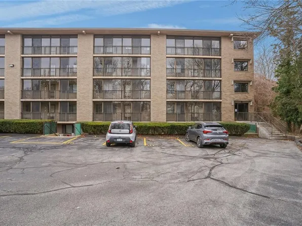 650 E Greenwich Ave #B5-211, West Warwick, RI 02893