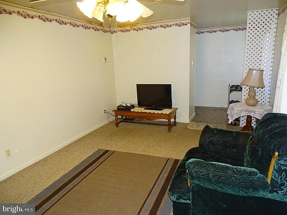 4th image of 216 W Main St